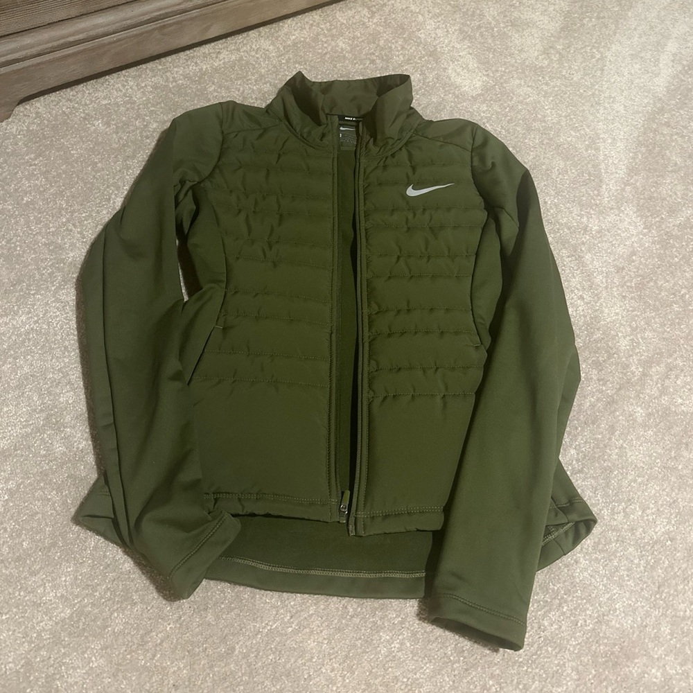 Nike Women’s Theramore Lightweight Running Jacket, Olive Green Size XS